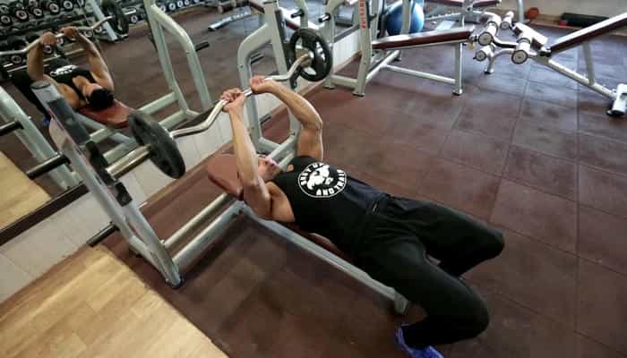 Skull Crushers Guide: Triceps Growth, Variations, and Tips
triceps incline db dumbbell ezbar
